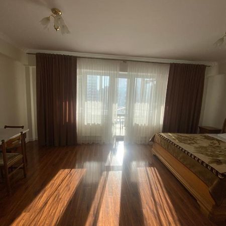 Appartement Avec 2 Chambres En Centre Ville Chişinau Exteriör bild