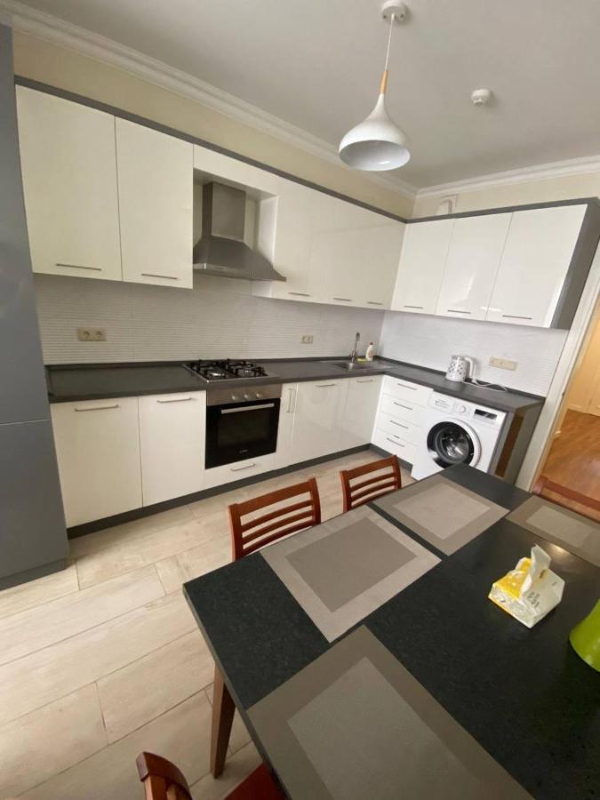 Appartement Avec 2 Chambres En Centre Ville Chişinau Exteriör bild