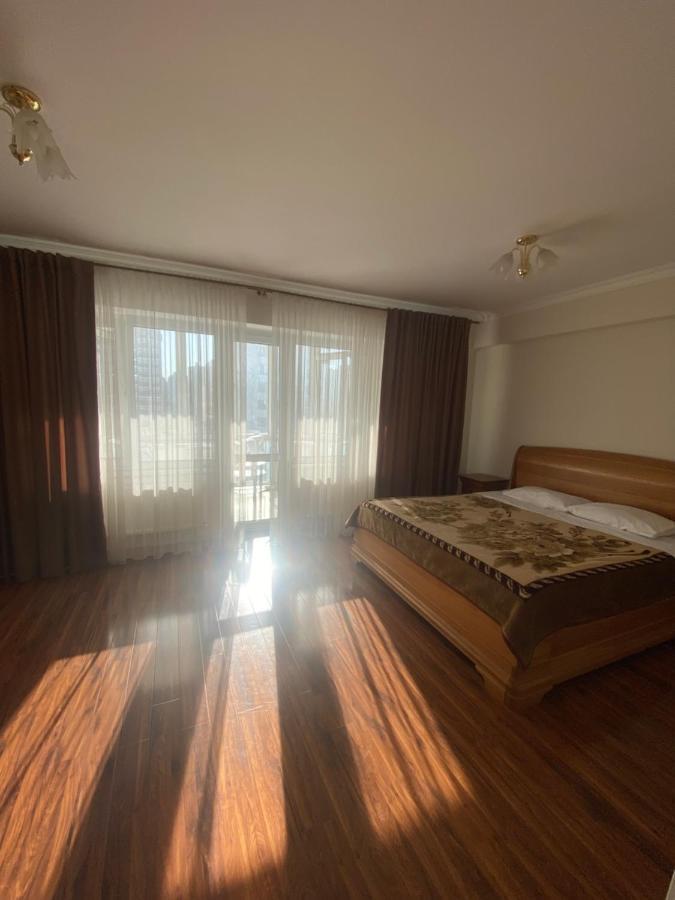 Appartement Avec 2 Chambres En Centre Ville Chişinau Exteriör bild